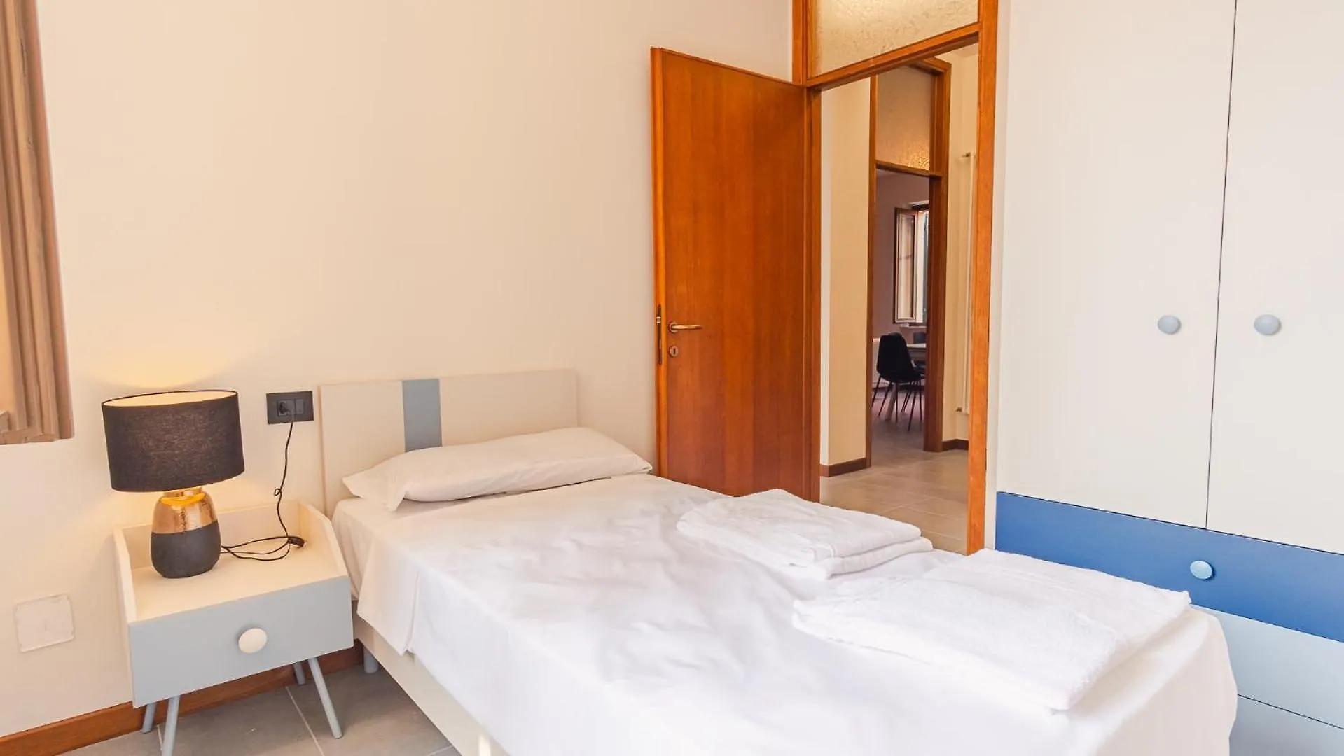 Piazza Garibaldi - Italian Homing Apartman Desenzano del Garda