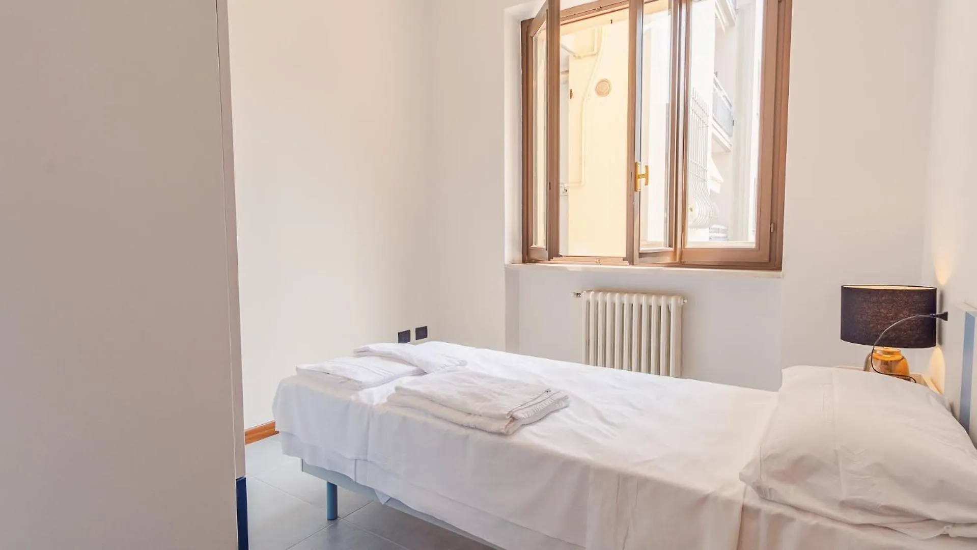 Piazza Garibaldi - Italian Homing Apartman Desenzano del Garda Olaszország