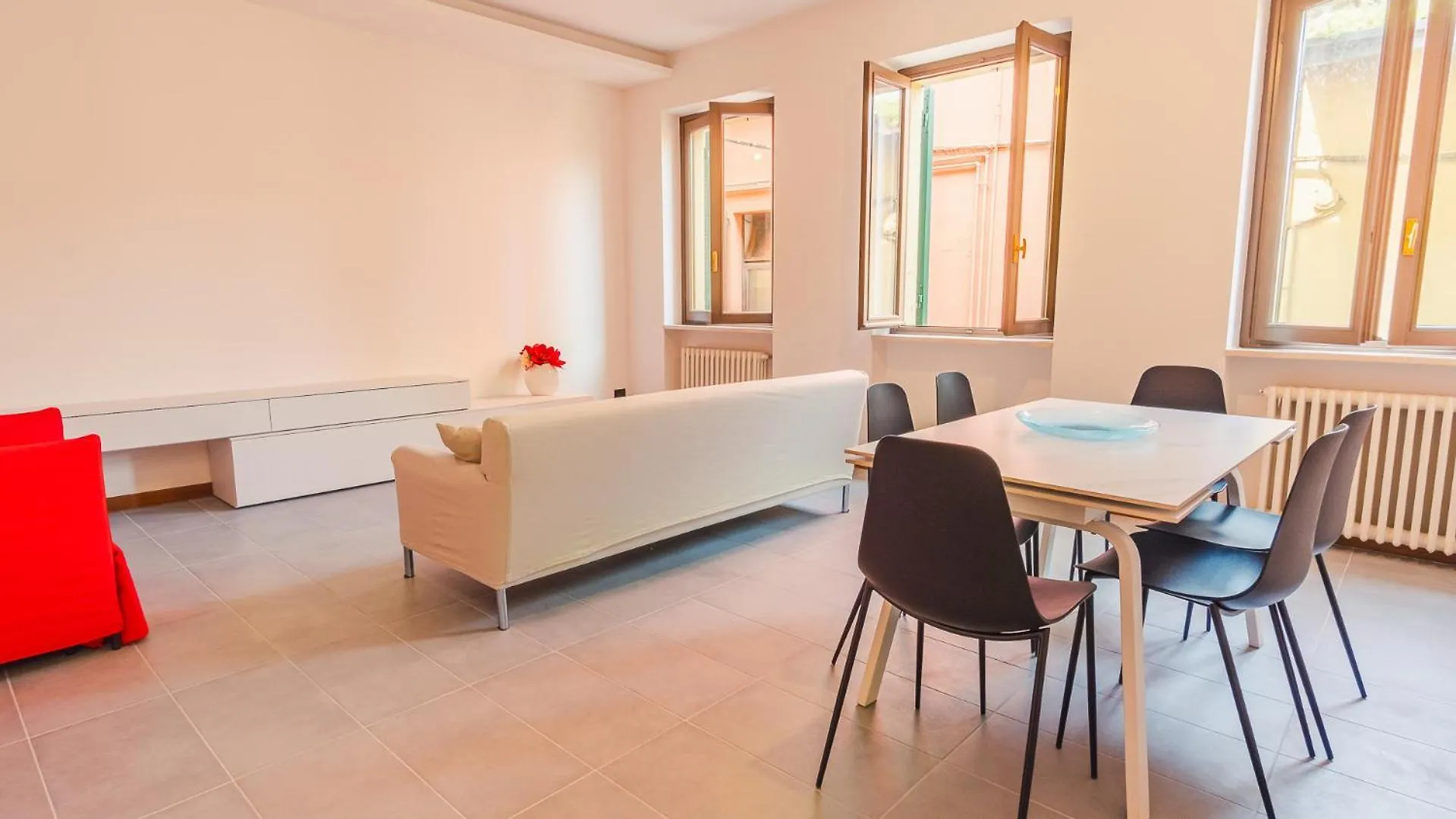Piazza Garibaldi - Italian Homing Apartman Desenzano del Garda