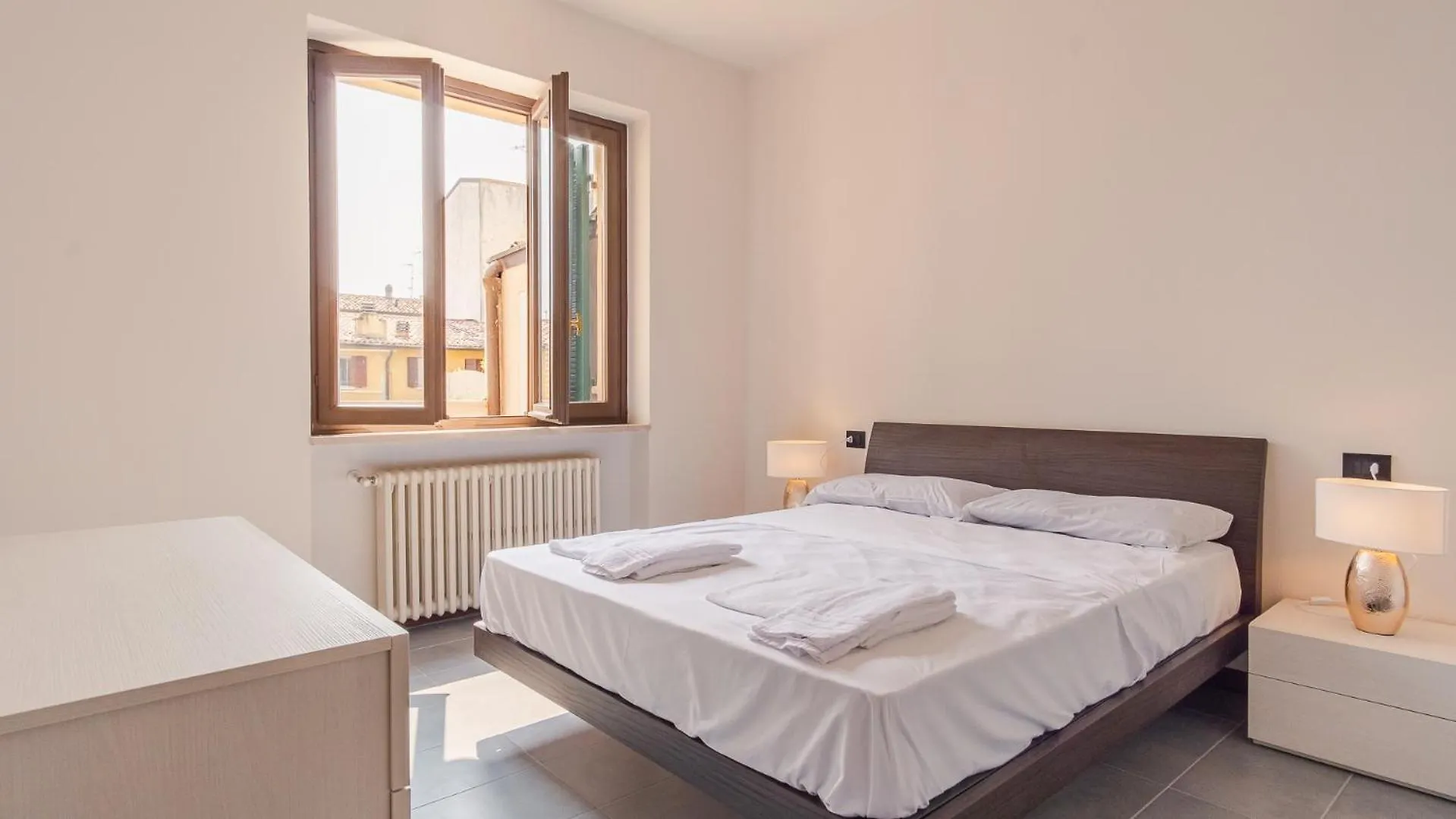 Piazza Garibaldi - Italian Homing Apartman Desenzano del Garda Olaszország